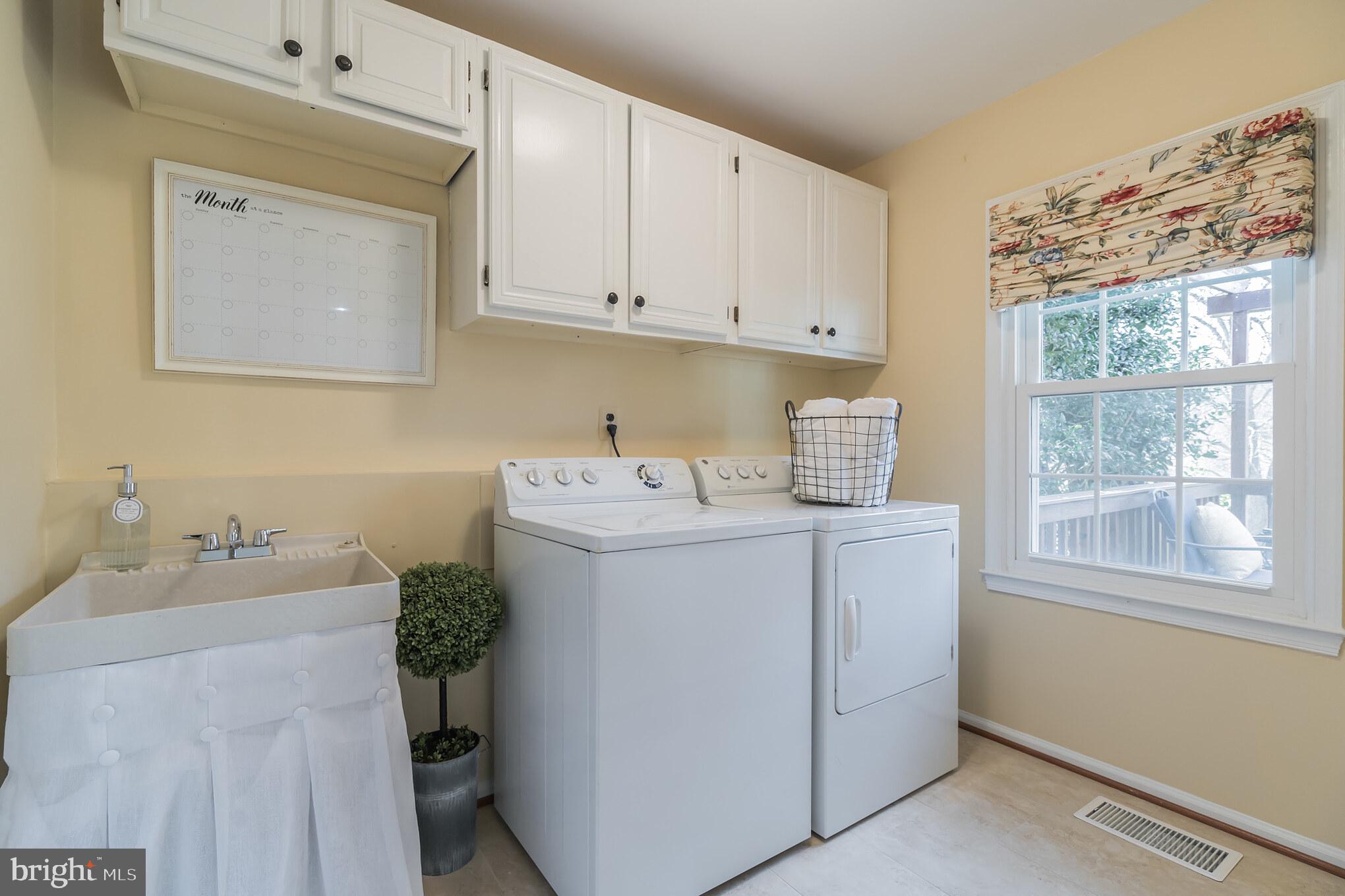 910 Riva Ridge Drive Great Falls, VA 22066 - Photo 27 of 49 Main-Level Laundry /Mudroom