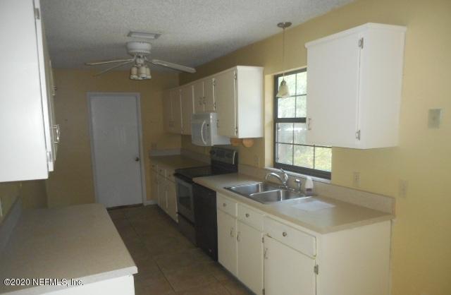 411 Gentian Road St. Augustine, FL 32086 - Photo 3 of 6 a bathroom with a sink and a mirror