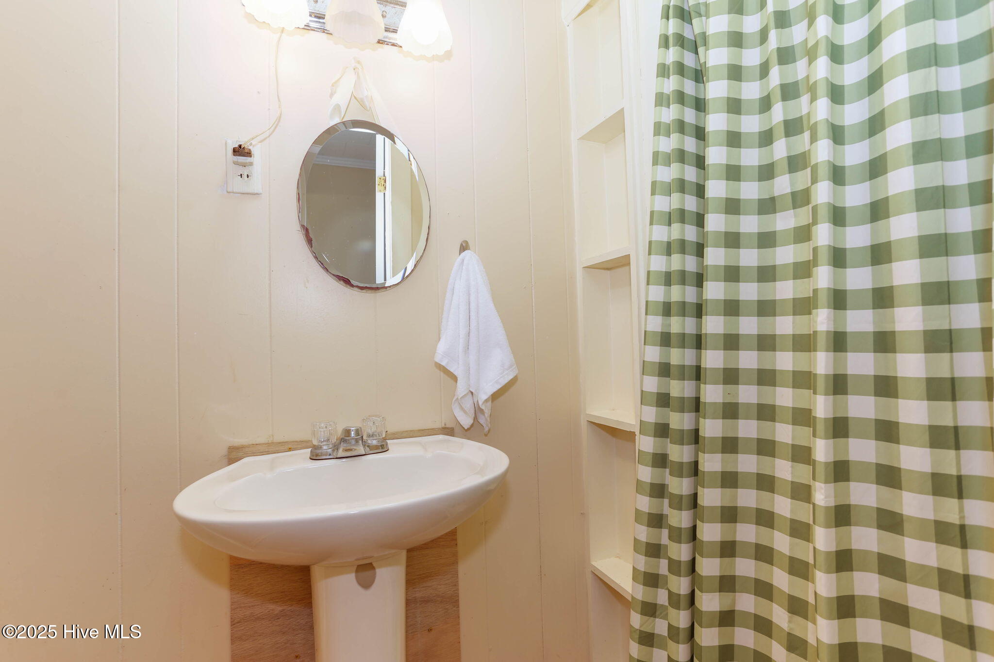 342 Cahoon Road Manns Harbor, NC 27953 - Photo 22 of 42 Bathroom Downstairs