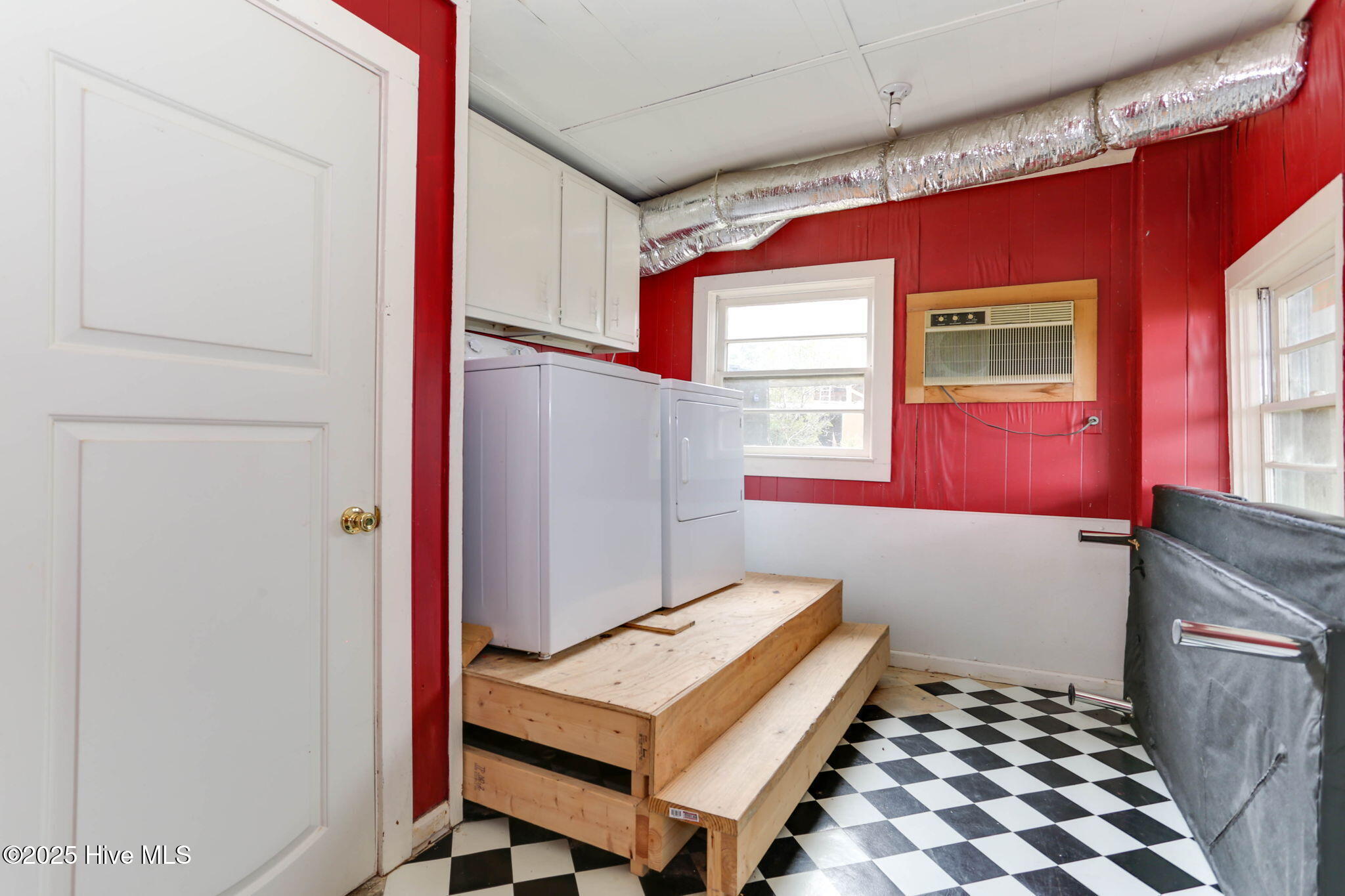 342 Cahoon Road Manns Harbor, NC 27953 - Photo 24 of 42 Laundry Area