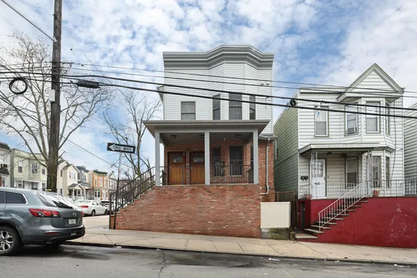 $3,000 | 165 Thorne Street, Unit 2, Jersey City, NJ 07307