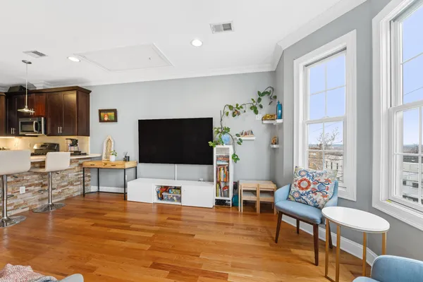 $3,000 | 165 Thorne Street, Unit 2, Jersey City, NJ 07307