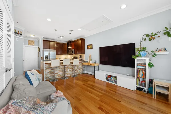 $3,000 | 165 Thorne Street, Unit 2, Jersey City, NJ 07307