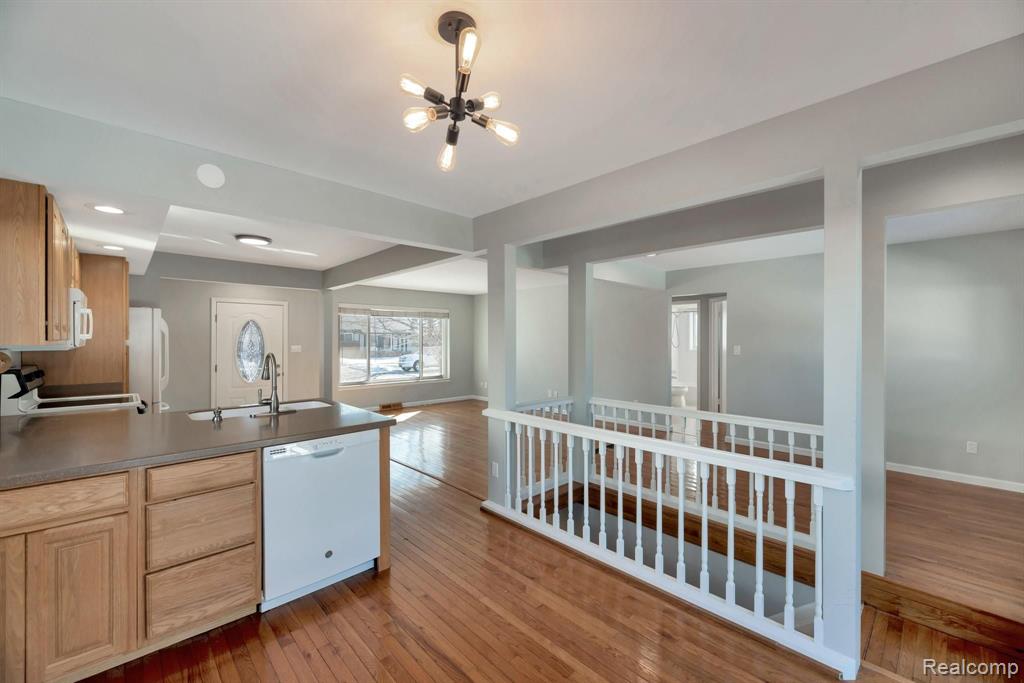 3809 Mark Orr Road Royal Oak, MI 48073 - Photo 8 of 30