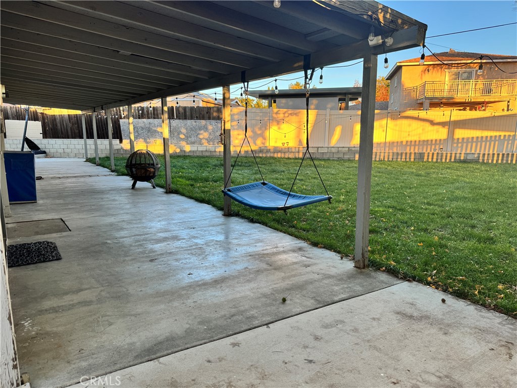 40471 Rome Beauty Way Cherry Valley, CA 92223 - Photo 25 of 32 a view of a backyard