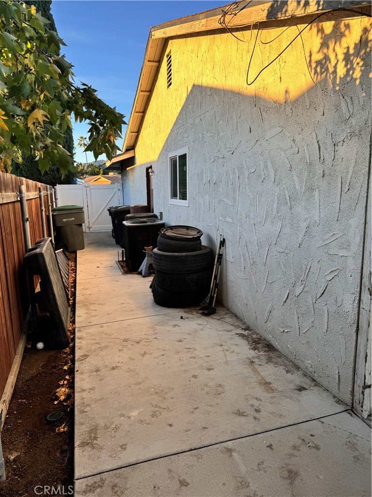 40471 Rome Beauty Way Cherry Valley, CA 92223 - Photo 26 of 32 a backyard of a house with seating space