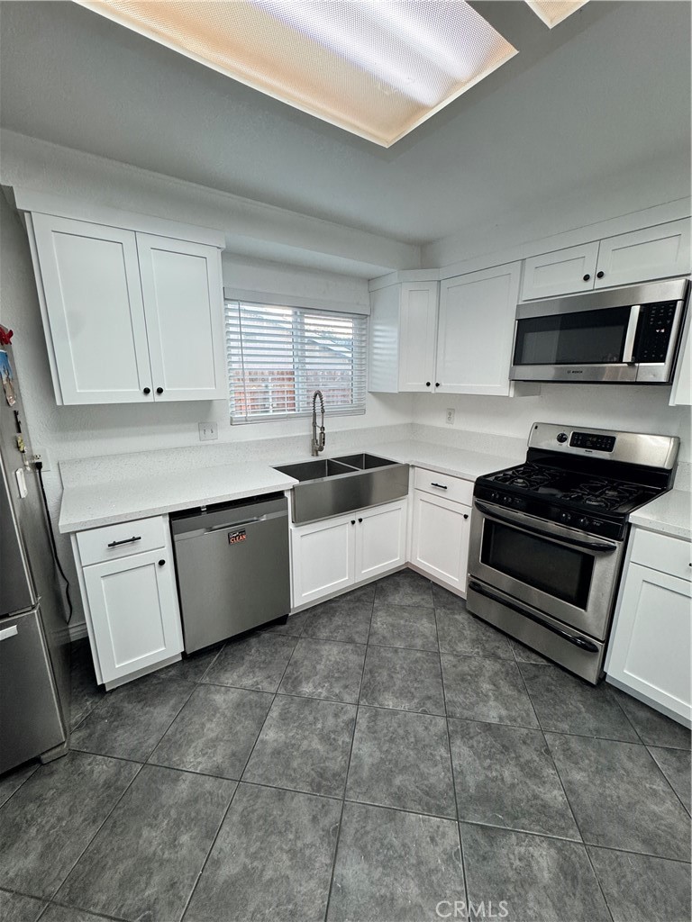 40471 Rome Beauty Way Cherry Valley, CA 92223 - Photo 10 of 32 a kitchen with a sink a stove and cabinets