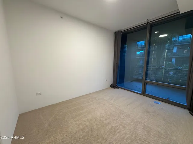 a view of empty room with window