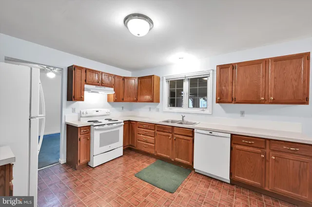 $395,000 | 39 Manor Oaks Drive, Millersville, PA 17551