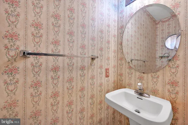 $395,000 | 39 Manor Oaks Drive, Millersville, PA 17551