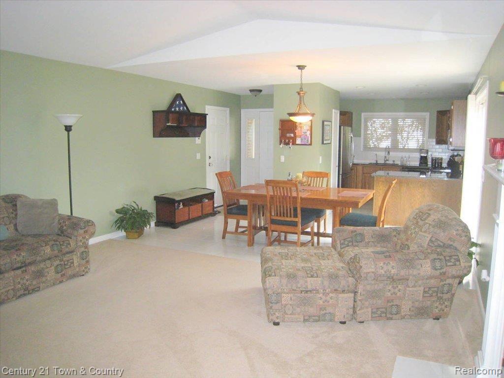 682 Hidden Ridge Drive Troy, MI 48083 - Photo 4 of 19 Great Rm View # 2