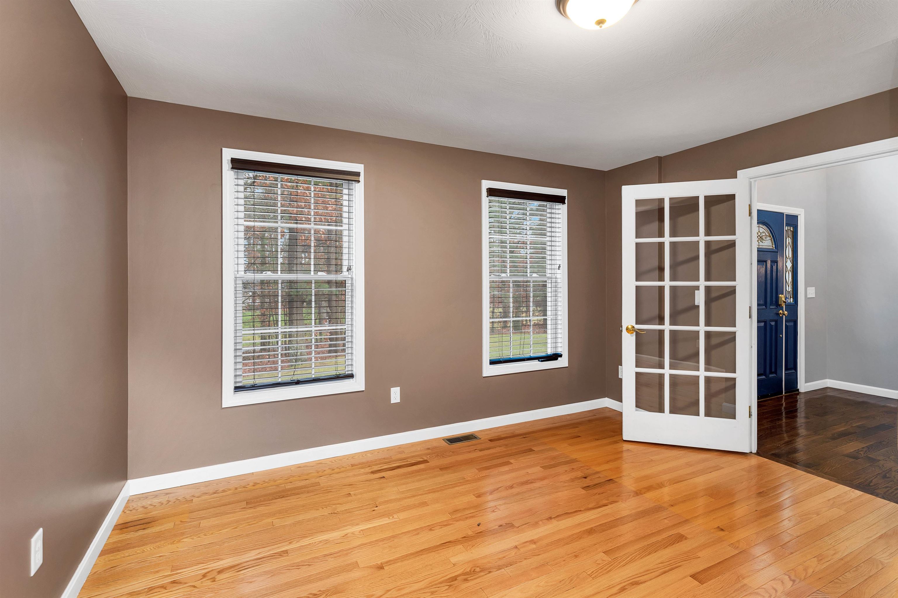 124 Pinecrest Road Litchfield, NH 03052 - Photo 15 of 60