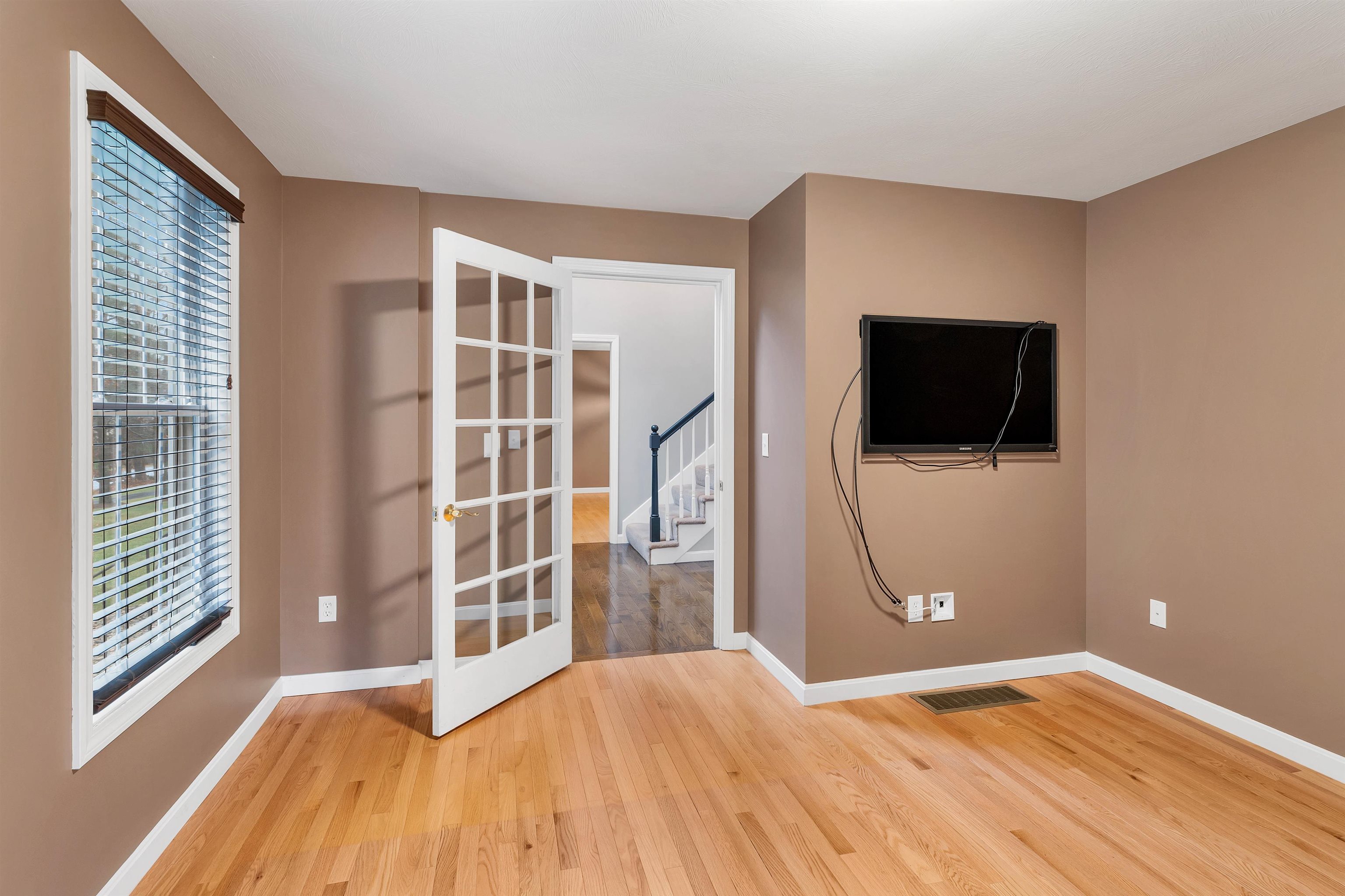 124 Pinecrest Road Litchfield, NH 03052 - Photo 16 of 60