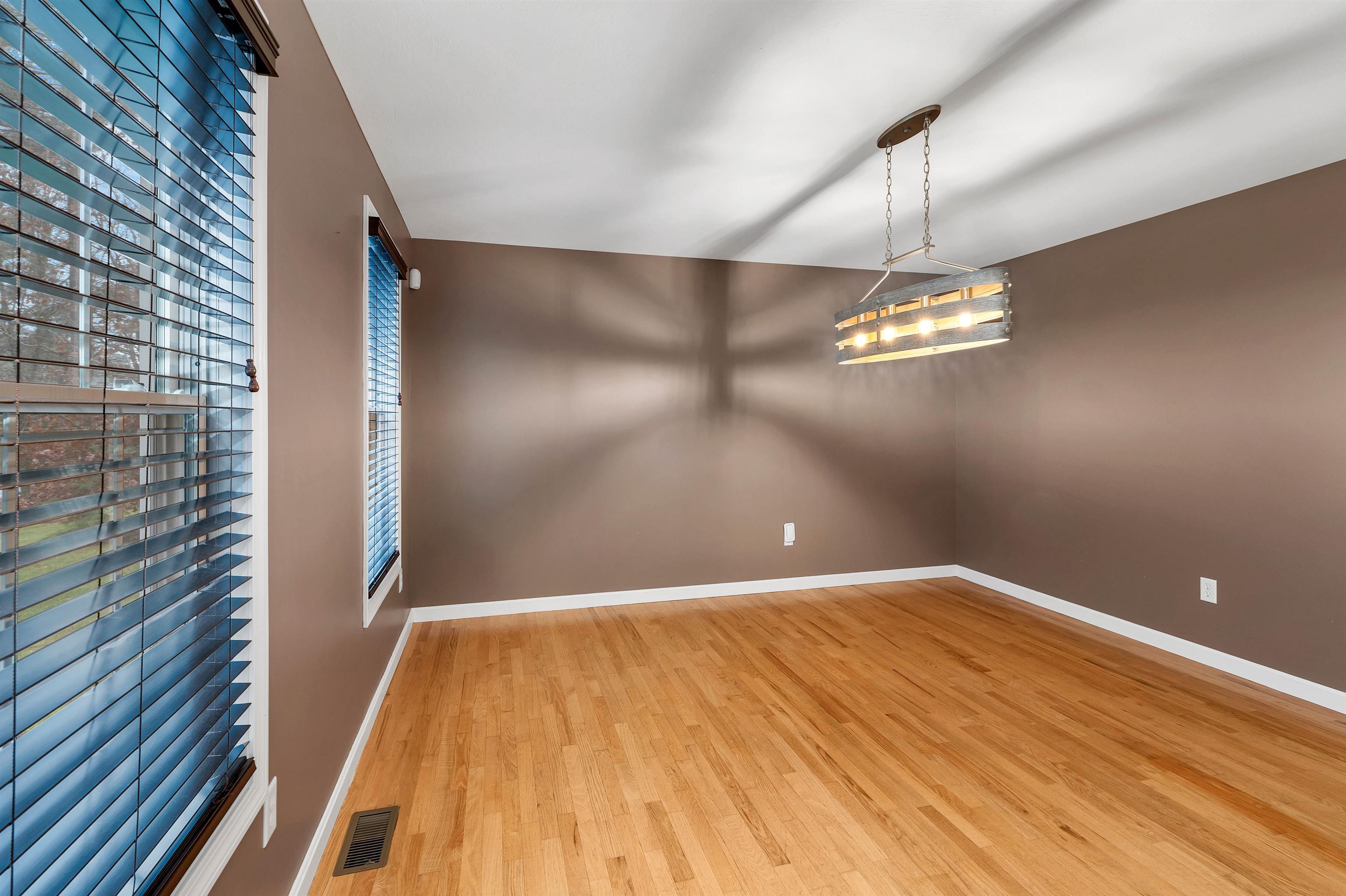 124 Pinecrest Road Litchfield, NH 03052 - Photo 18 of 60