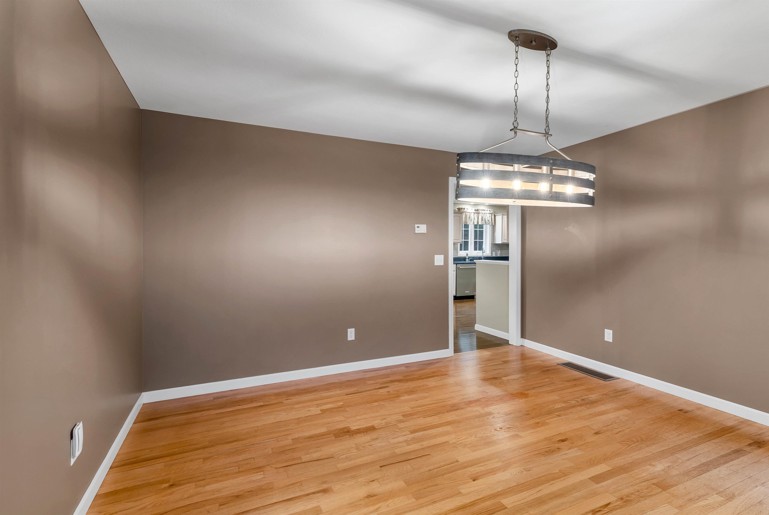 124 Pinecrest Road Litchfield, NH 03052 - Photo 19 of 60