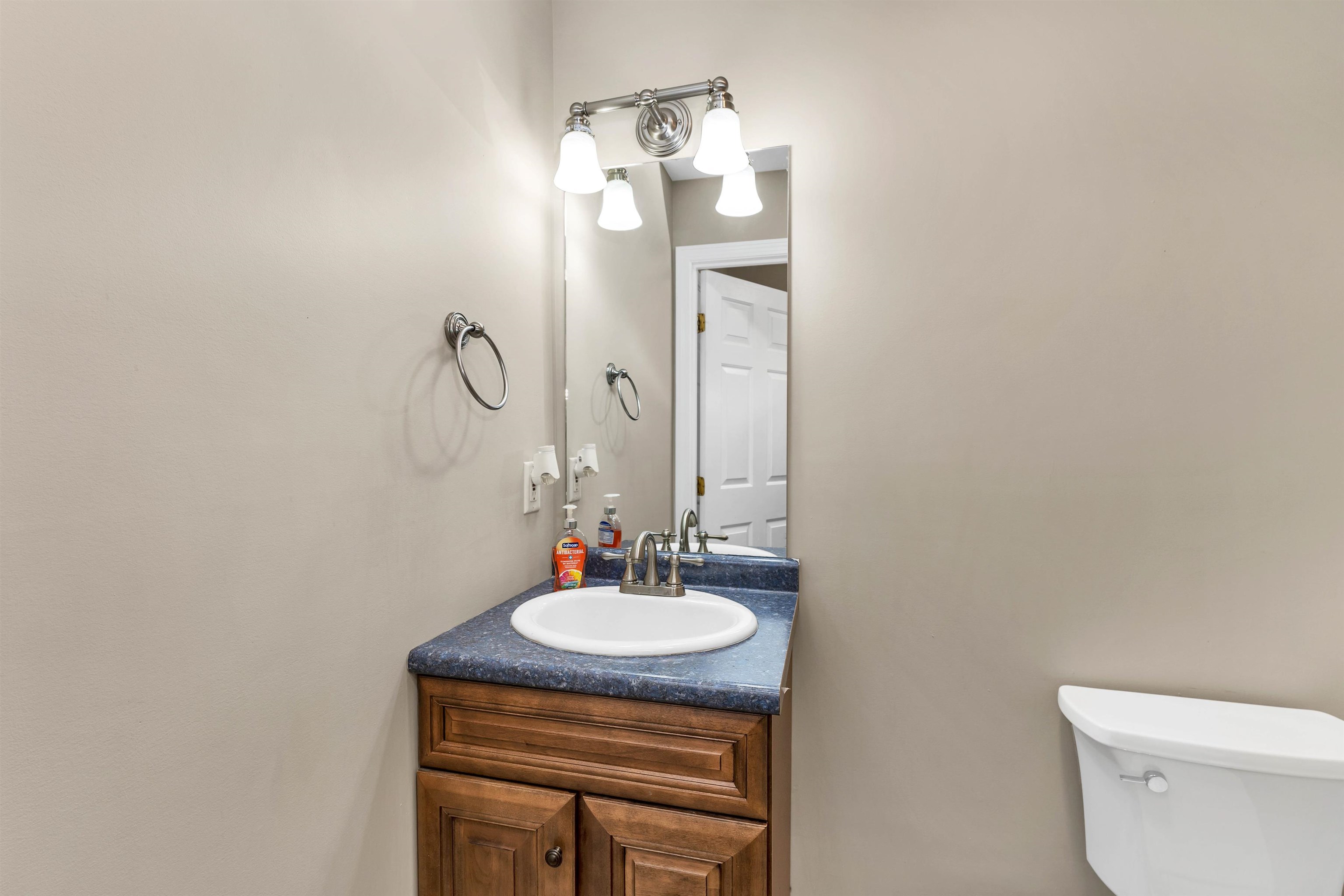 124 Pinecrest Road Litchfield, NH 03052 - Photo 23 of 60