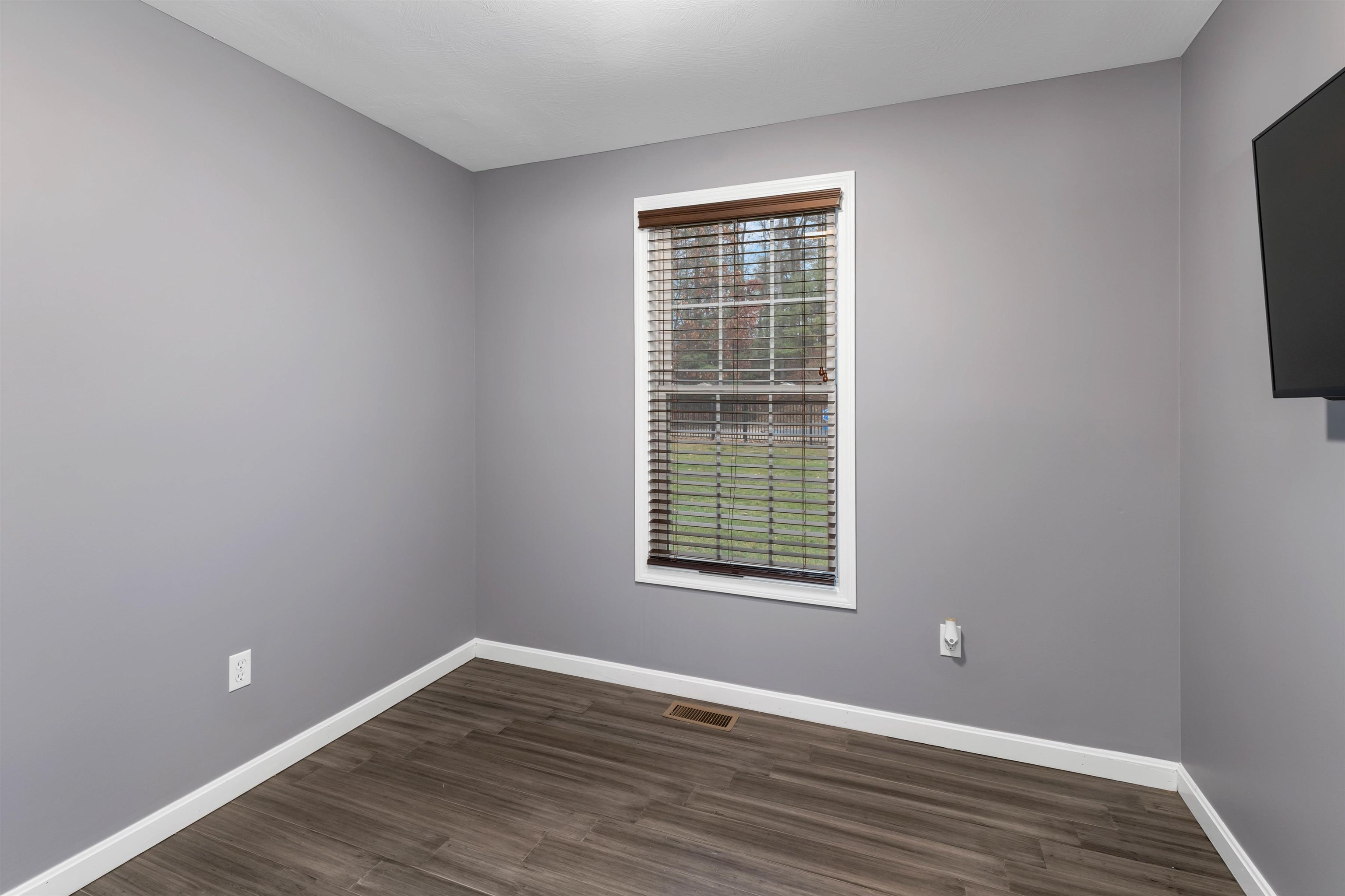 124 Pinecrest Road Litchfield, NH 03052 - Photo 25 of 60