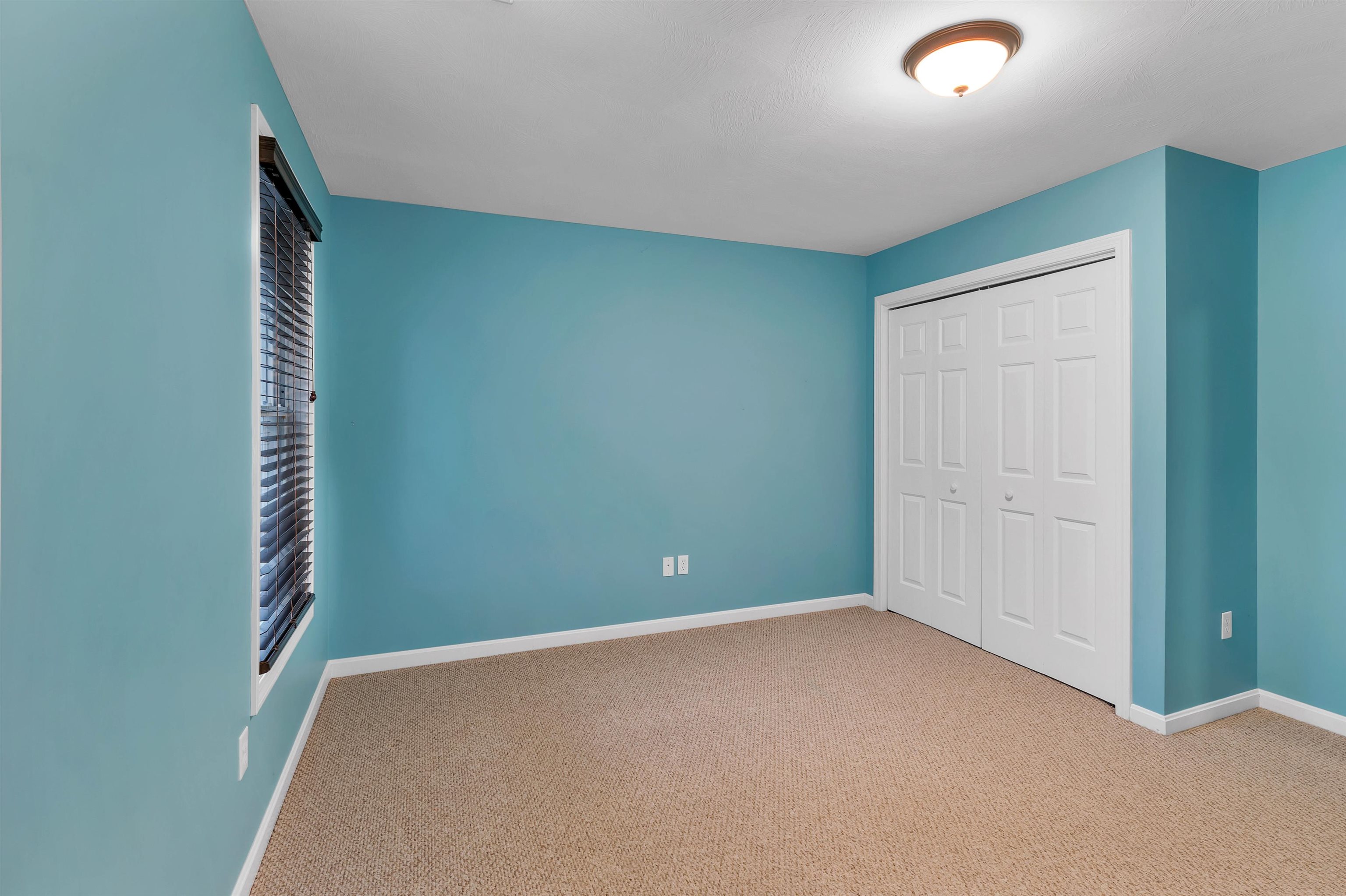 124 Pinecrest Road Litchfield, NH 03052 - Photo 42 of 60