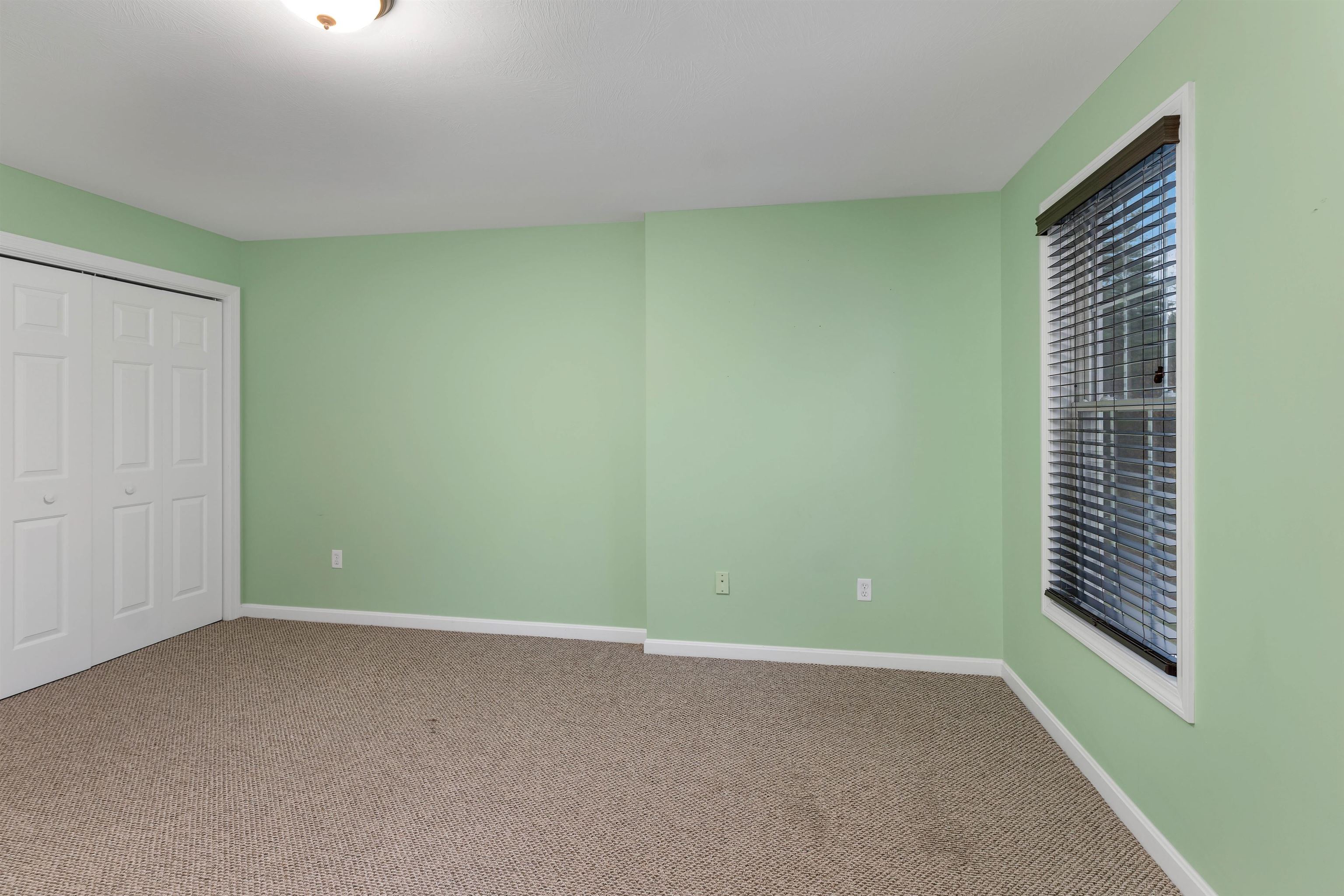 124 Pinecrest Road Litchfield, NH 03052 - Photo 45 of 60