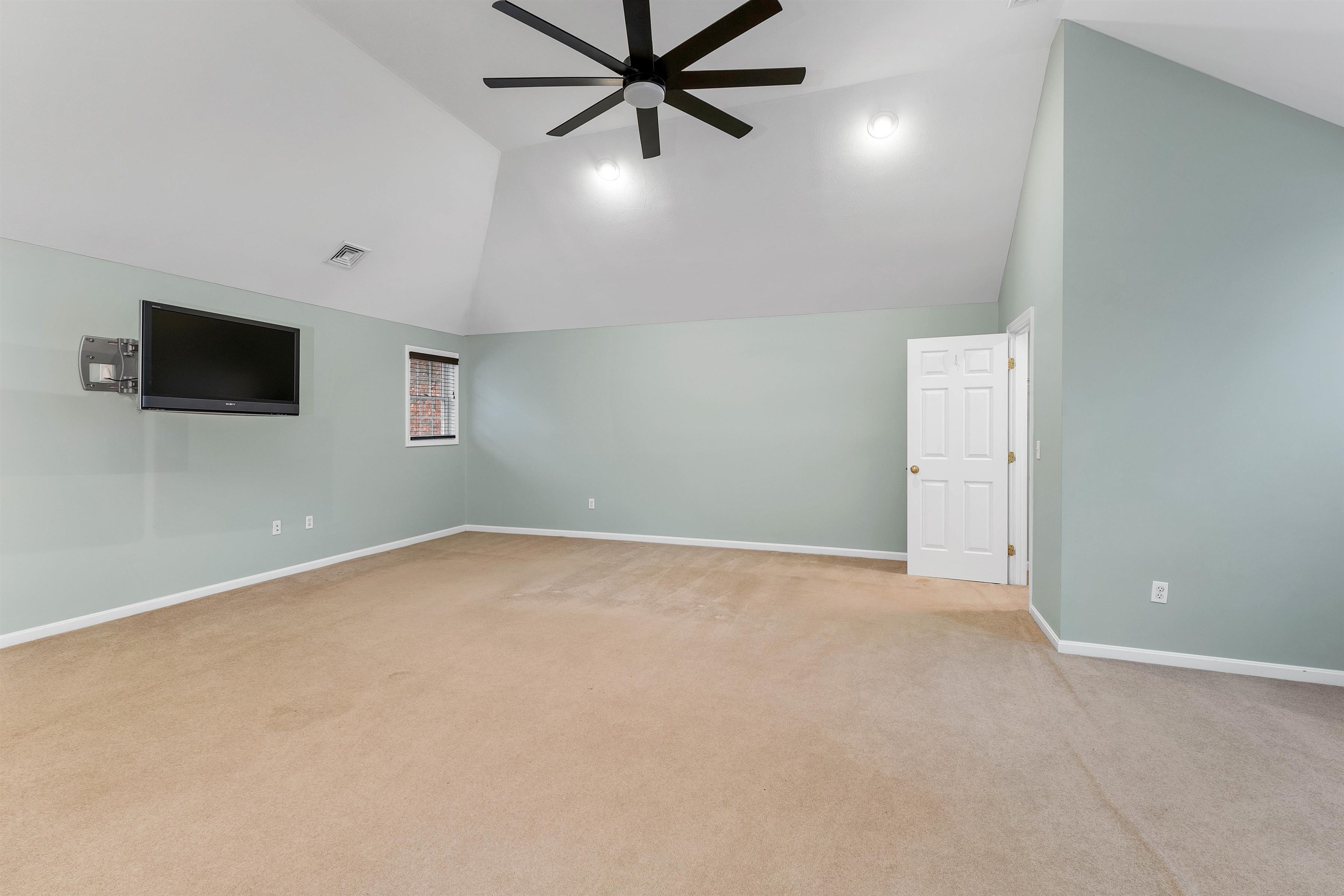 124 Pinecrest Road Litchfield, NH 03052 - Photo 48 of 60