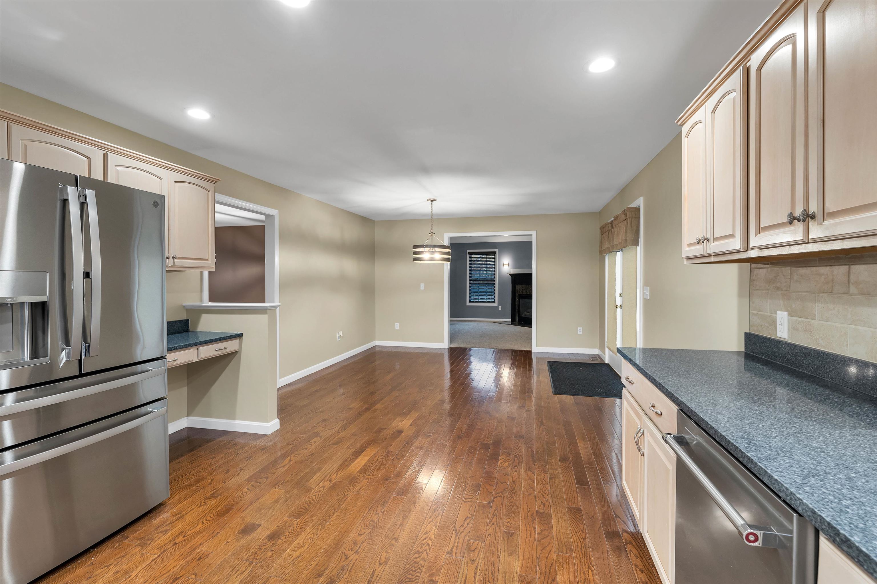 124 Pinecrest Road Litchfield, NH 03052 - Photo 7 of 60