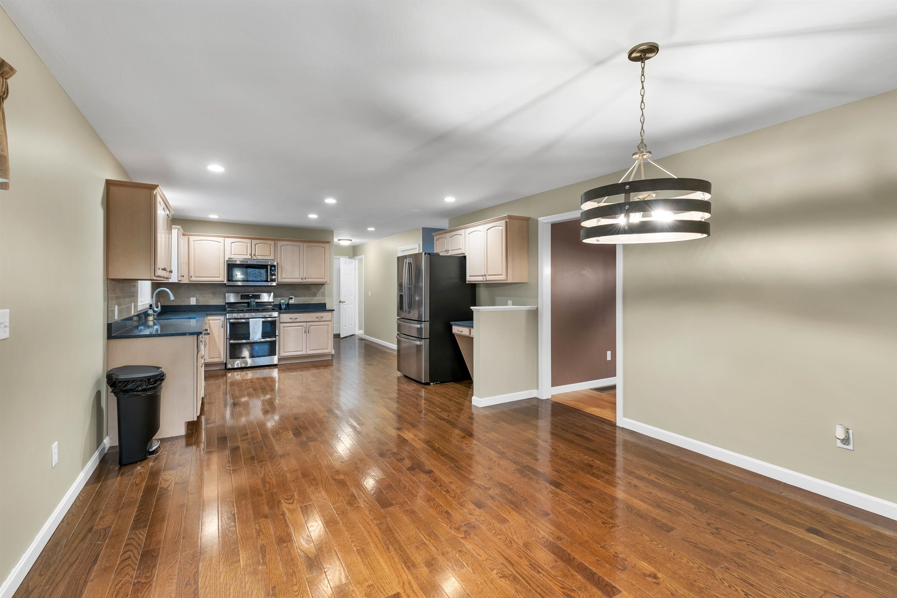 124 Pinecrest Road Litchfield, NH 03052 - Photo 9 of 60