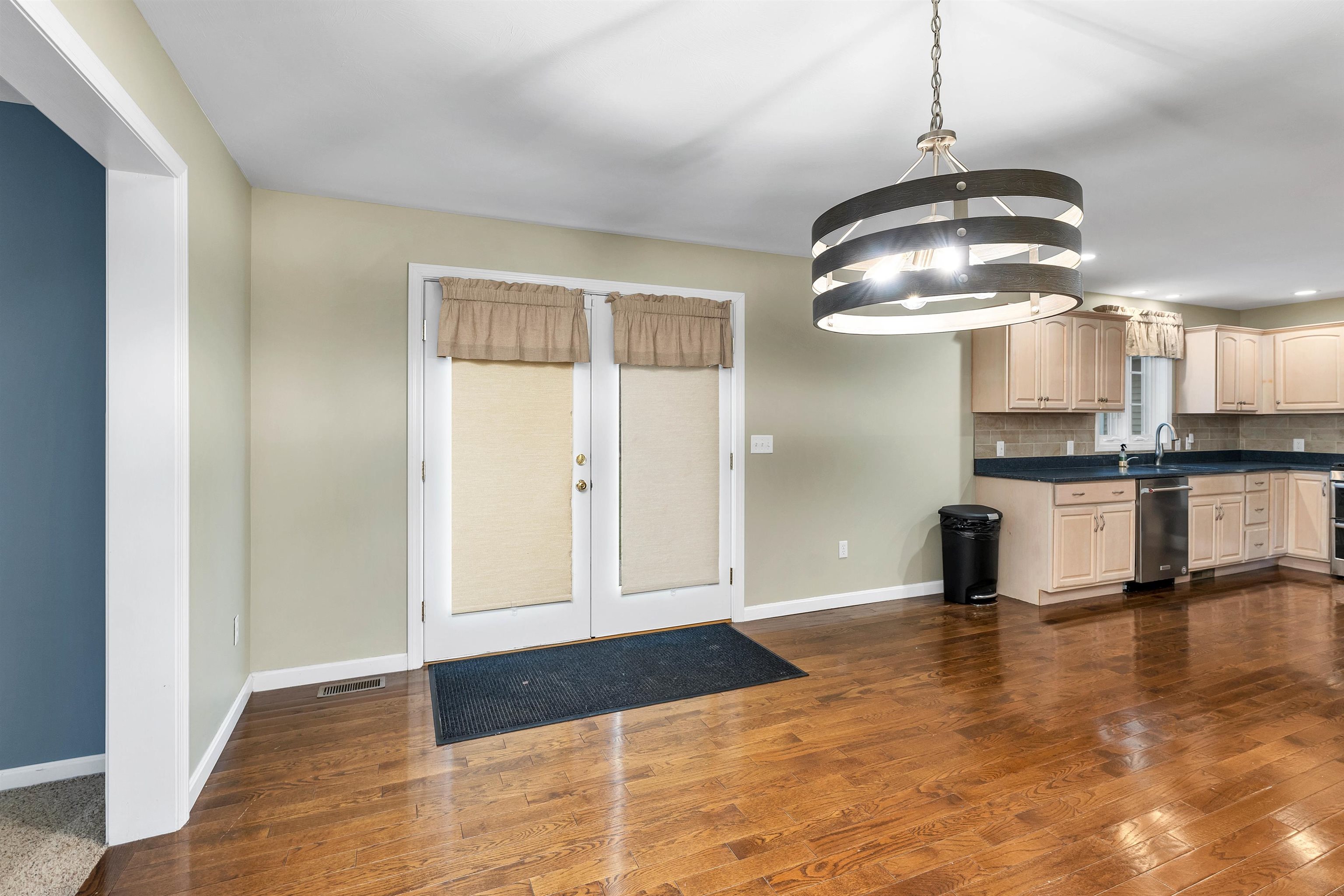 124 Pinecrest Road Litchfield, NH 03052 - Photo 10 of 60