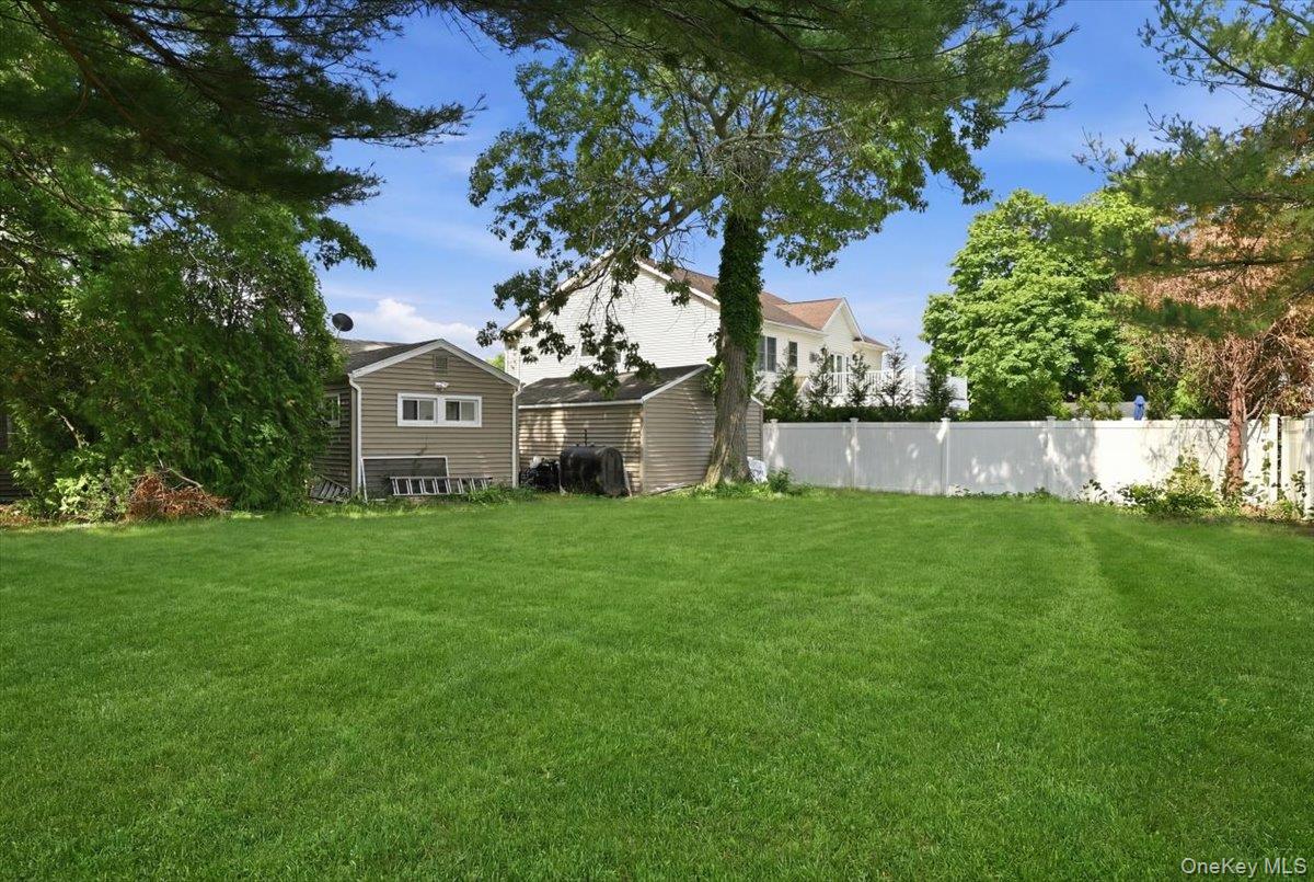 7 Surrey Road Massapequa, NY 11758 - Photo 27 of 31