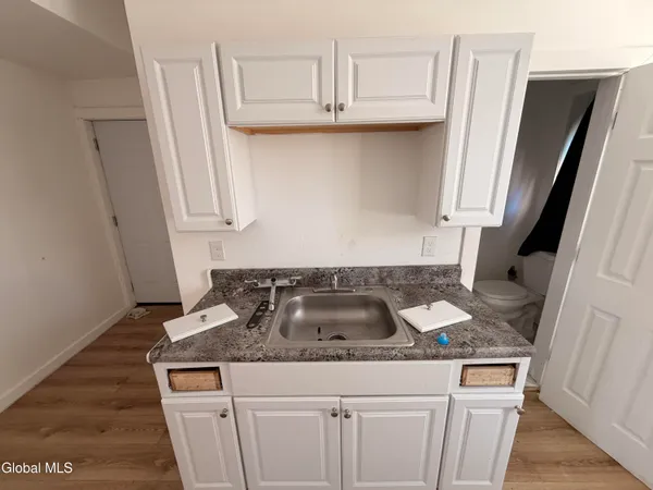 $1,200 | 8 Gardiner Street, Unit MID, Amsterdam, NY 12010