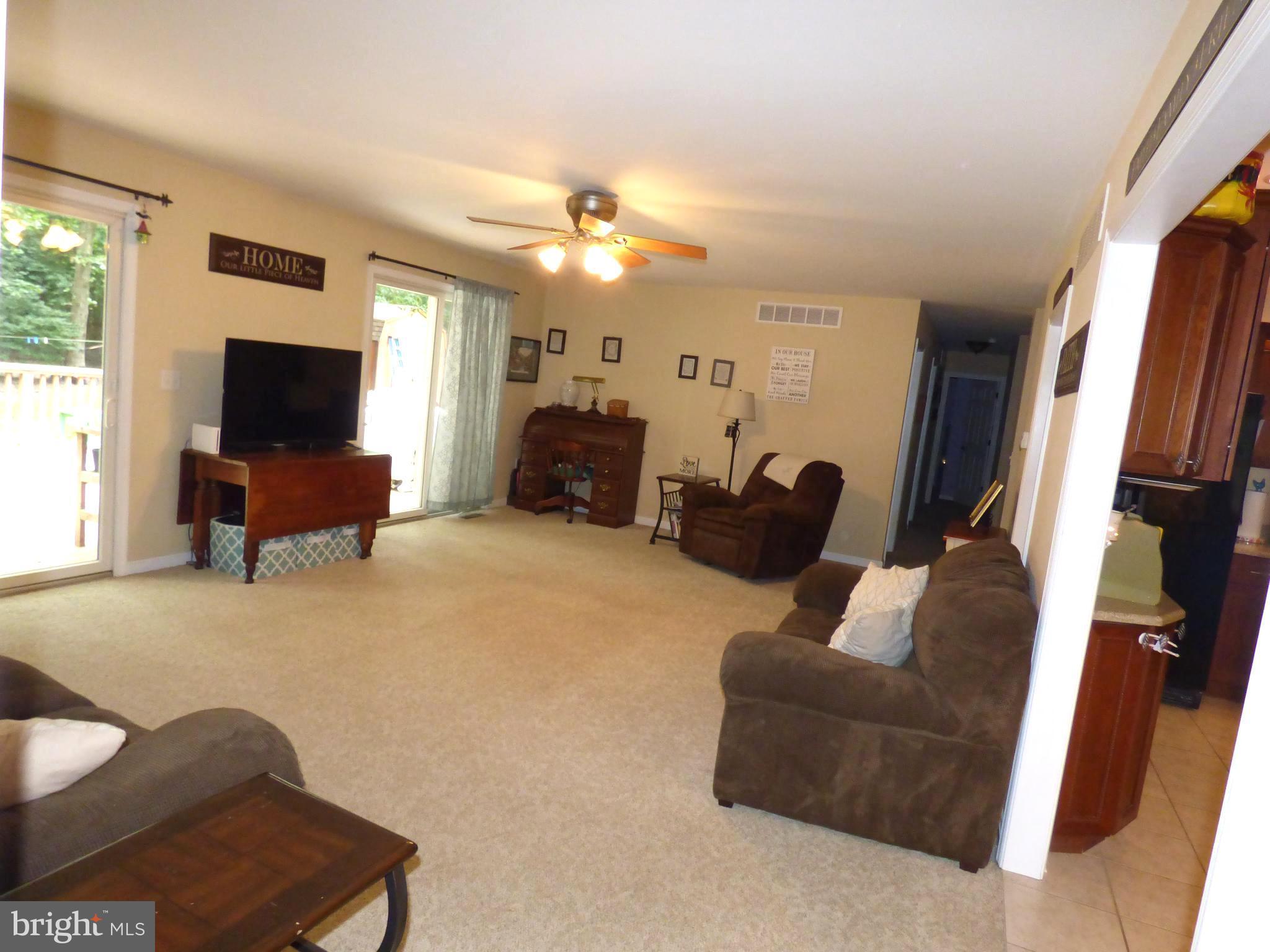 25032 Trunk Line Road Henderson, MD 21640 - Photo 9 of 28 Living Room