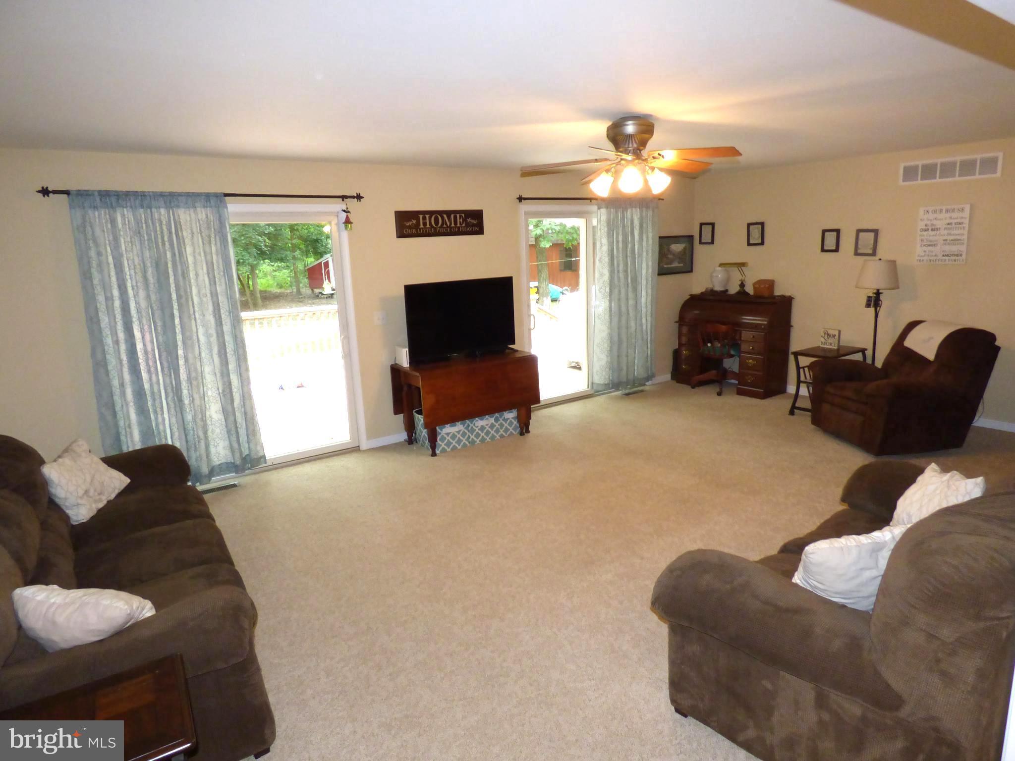25032 Trunk Line Road Henderson, MD 21640 - Photo 10 of 28 Living Room