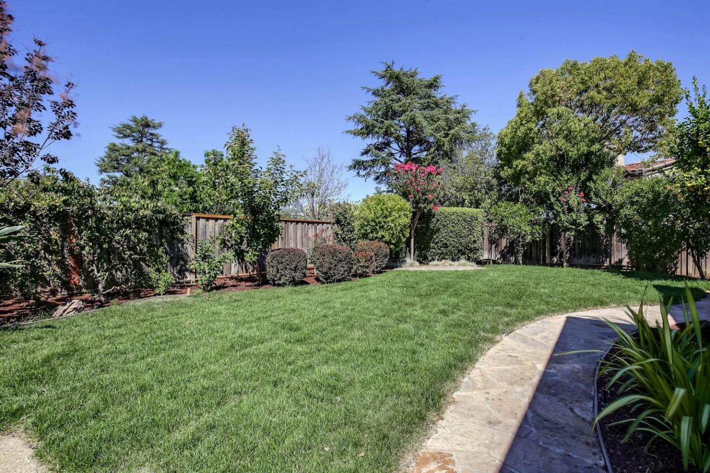 20455 Franklin Avenue Saratoga, CA 95070 - Photo 43 of 44 a view of a garden with plants and large trees