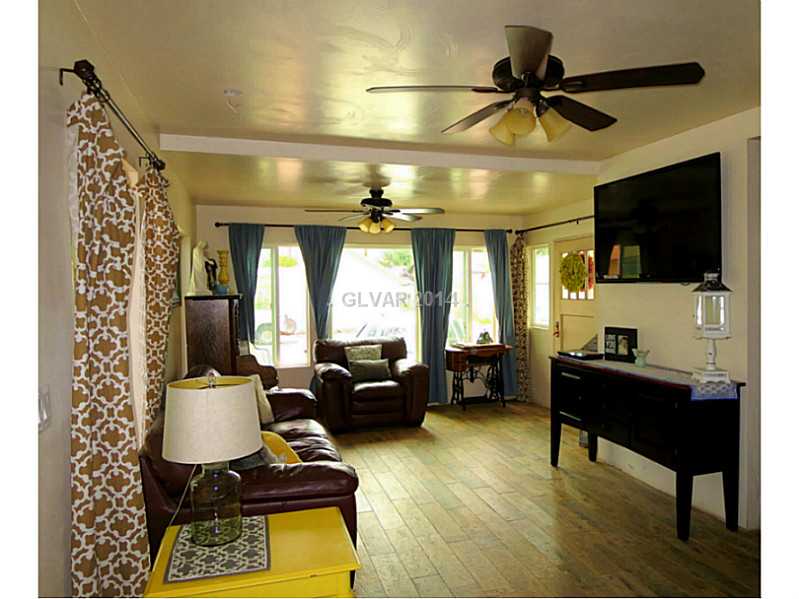 377 Locust Street Caliente, NV 89008 - Photo 2 of 26 Living Room.