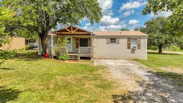 $297,999 | 221 Briar Oaks Drive, Azle, TX 76020