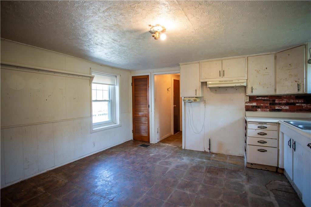 1698 Old Brodhead Road Monaca, PA 15061 - Photo 3 of 34 a kitchen with refrigerator and window