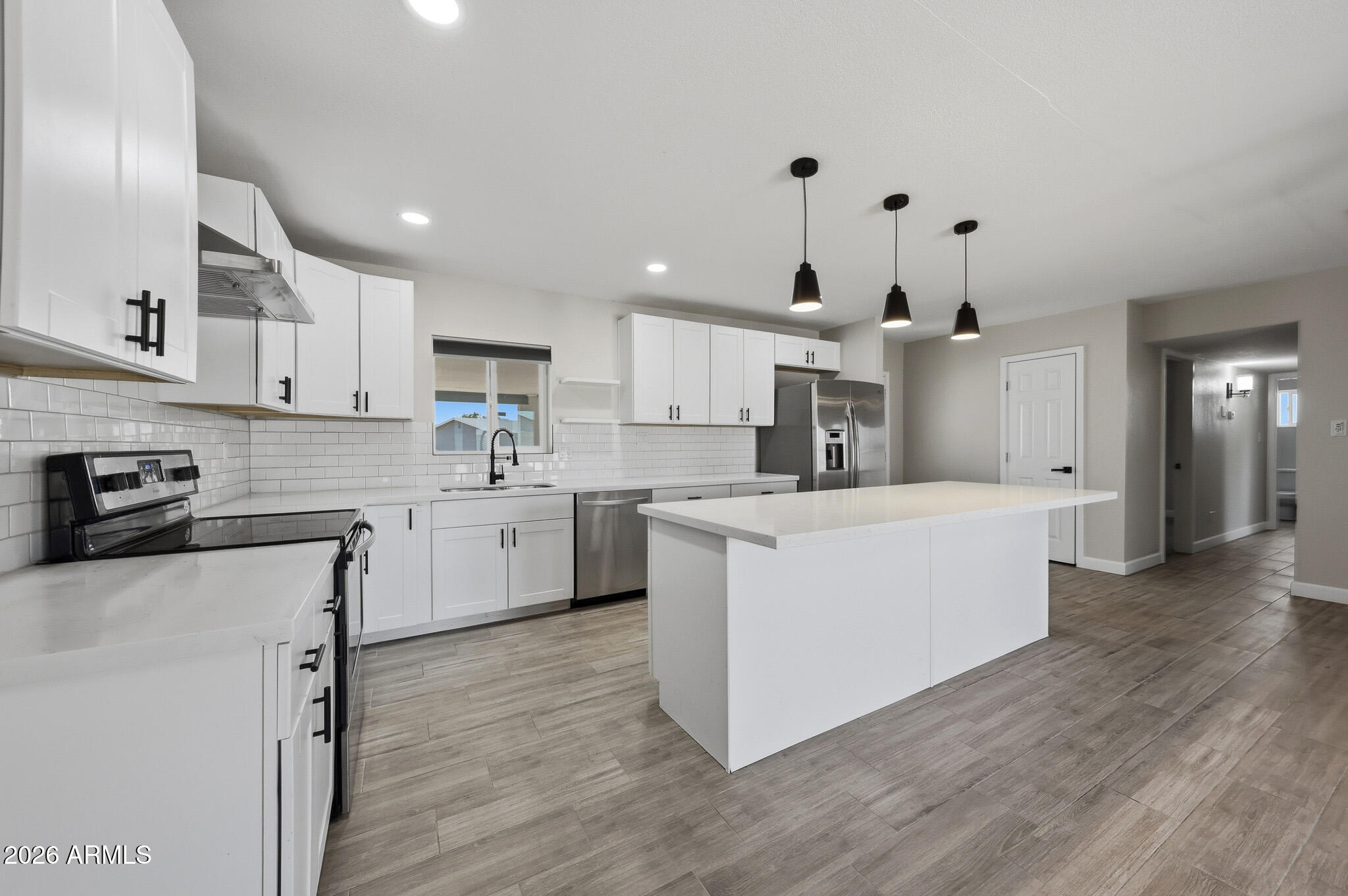 906 West St John Road Phoenix, AZ 85023 - Photo 9 of 30 B (5)