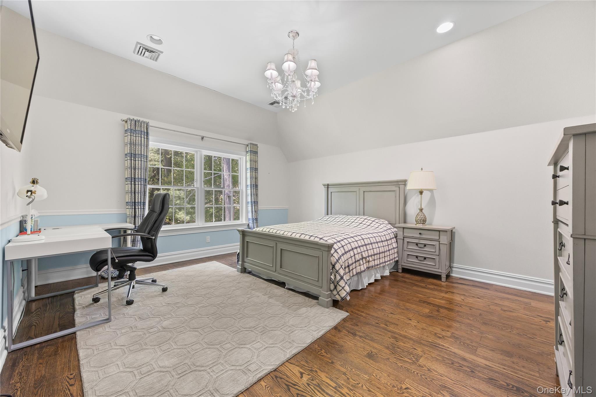 47 Valley Road Old Westbury, NY 11568 - Photo 16 of 32