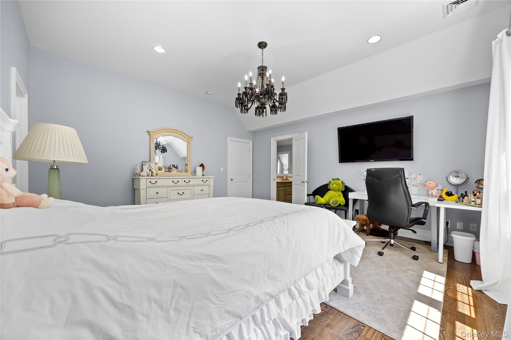 47 Valley Road Old Westbury, NY 11568 - Photo 19 of 32