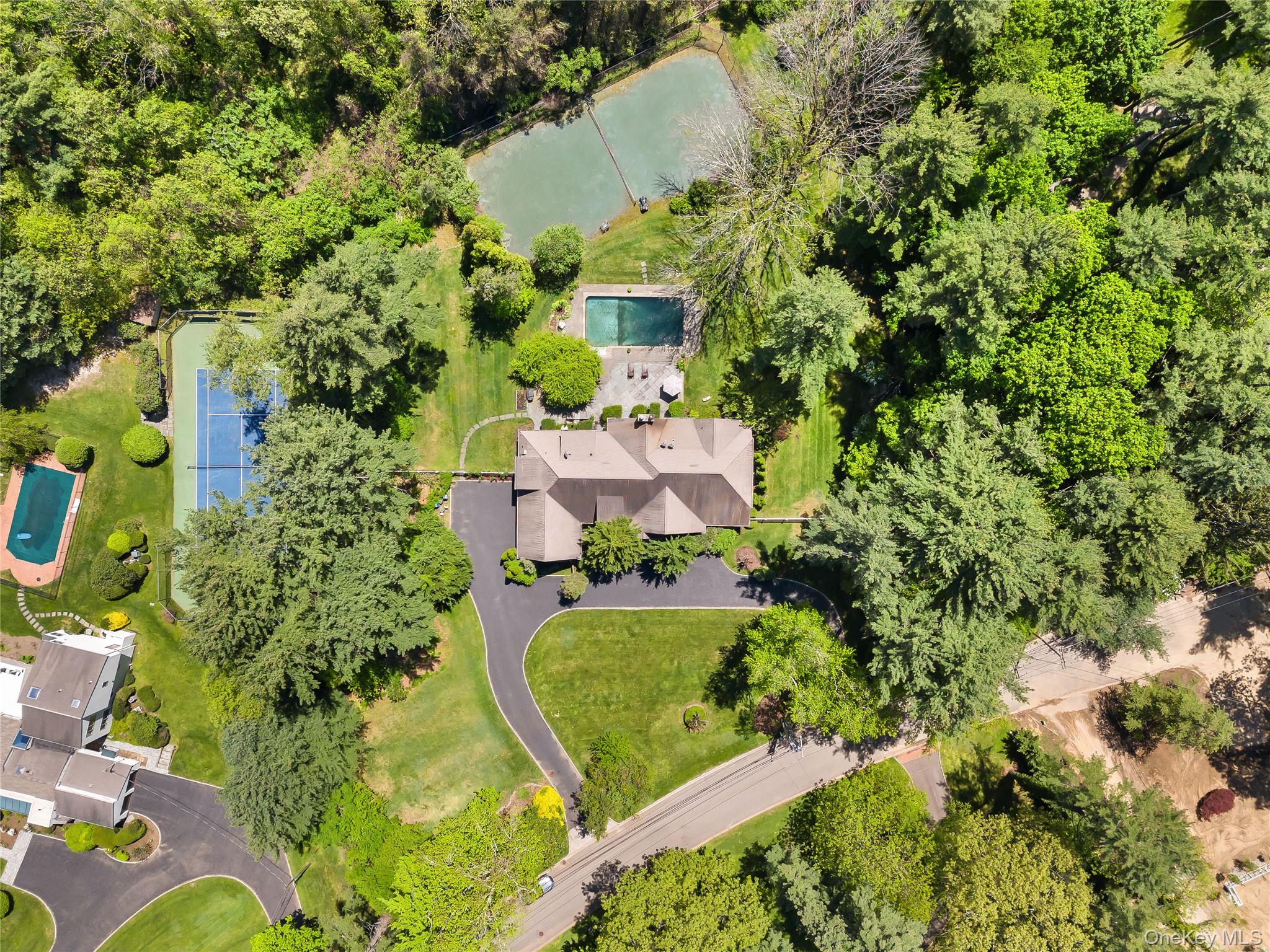 47 Valley Road Old Westbury, NY 11568 - Photo 28 of 32