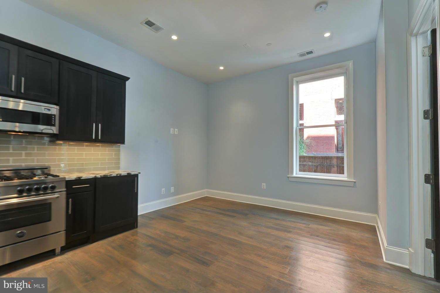 2009 Columbia Road Northwest, Unit 3 Washington, DC 20009 - Photo 8 of 28 Living Room
