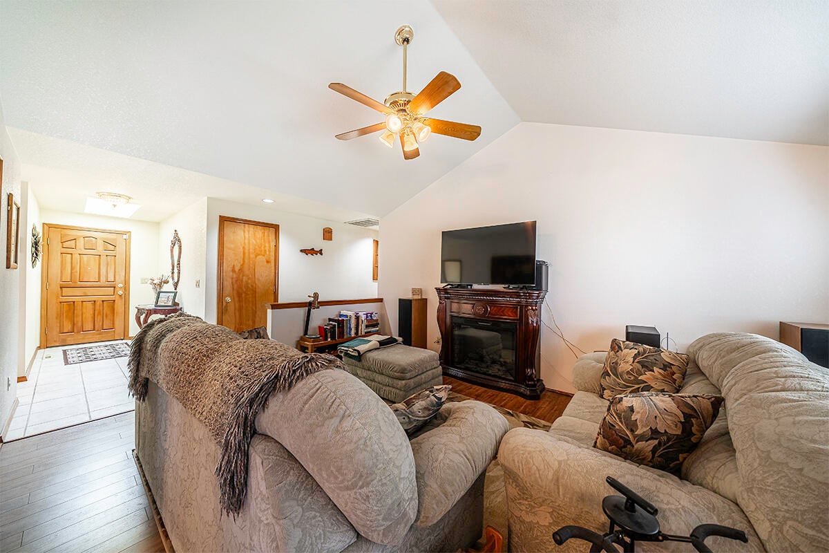 1630 Timothy Street Central Point, OR 97502 - Photo 18 of 28 19
