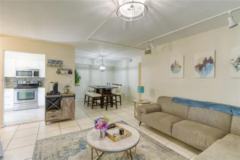 $189,900 | 3095 North Oakland Forest Drive, Unit 104, Oakland Park, FL 33309