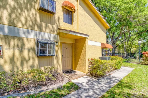 $199,900 | 3095 North Oakland Forest Drive, Unit 104, Oakland Park, FL 33309