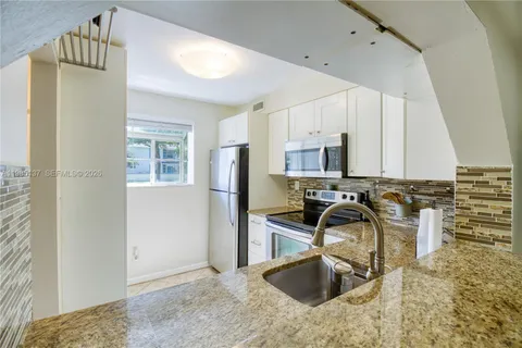 $199,900 | 3095 North Oakland Forest Drive, Unit 104, Oakland Park, FL 33309