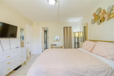 $199,900 | 3095 North Oakland Forest Drive, Unit 104, Oakland Park, FL 33309