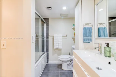 $199,900 | 3095 North Oakland Forest Drive, Unit 104, Oakland Park, FL 33309