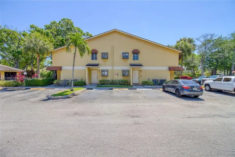 $199,900 | 3095 North Oakland Forest Drive, Unit 104, Oakland Park, FL 33309