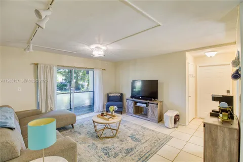 $199,900 | 3095 North Oakland Forest Drive, Unit 104, Oakland Park, FL 33309