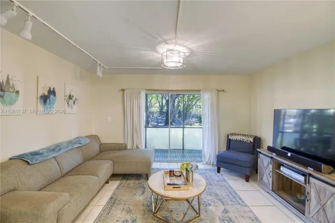 $199,900 | 3095 North Oakland Forest Drive, Unit 104, Oakland Park, FL 33309