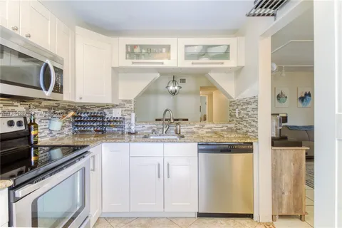 $199,900 | 3095 North Oakland Forest Drive, Unit 104, Oakland Park, FL 33309